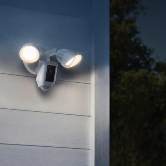 Ring Floodlight Cam Wired กล้องวงจรปิดอัจฉริยะ พร้อมไฟสปอตไลท์ สำหรับพื้นที่กลางแจ้งขนาดใหญ่